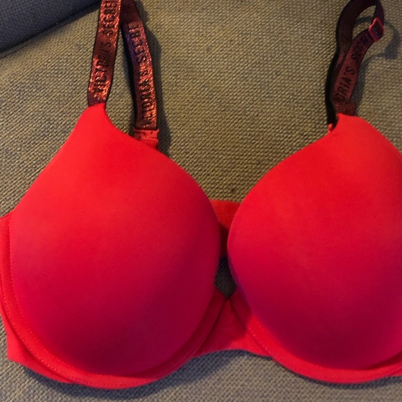 Beautiful bras. - Picture 8 of 11